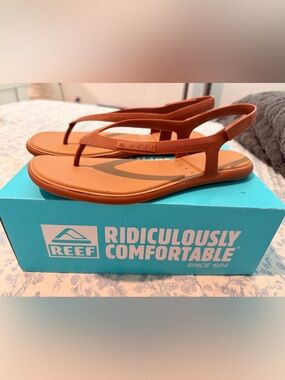 Women REEF size 10 Sling Bag - Casual sandals